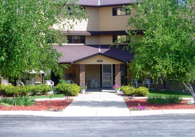 breezewood-village-ii-hartland-wi-building-photo (1).jpg